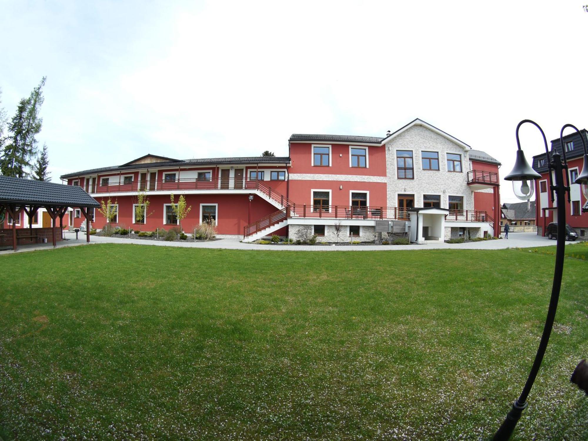 Hotel Harmonia Partizanska lupca Exterior foto